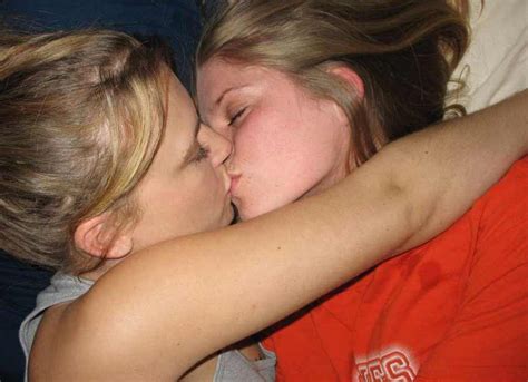 free lesbian drunk party girls kissing