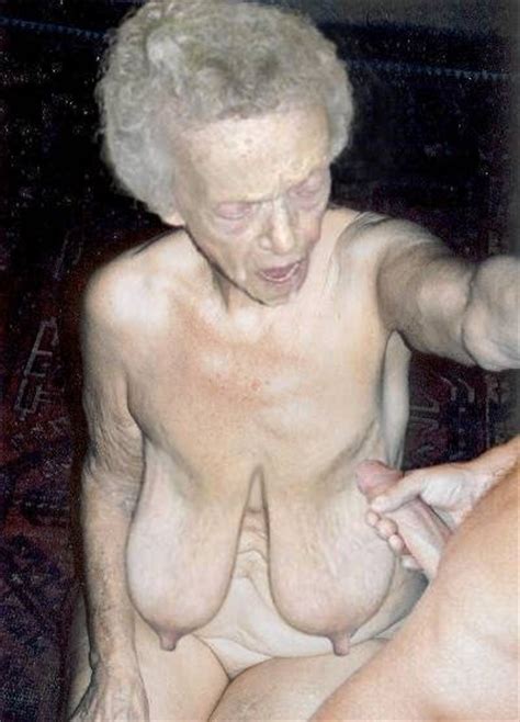 Ht2  In Gallery Granny Oma Hanging Tits Picture 2
