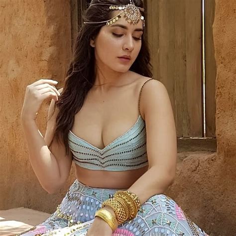 raashi khanna looks very hot and sexy in her latest photo