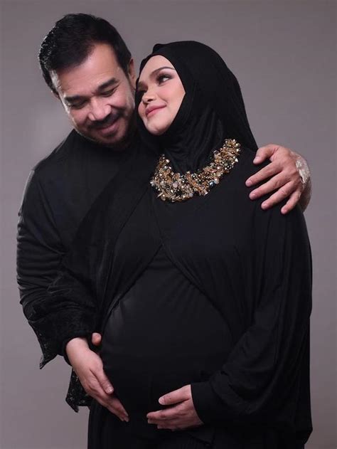 siti nurhaliza perlihatkan wajah sang anak untuk pertama kali showbiz