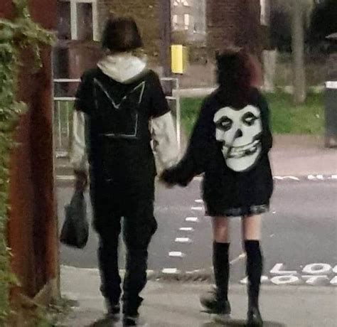 Pin By Kia On Dk Grunge Couple Cute Couples Emo Couples
