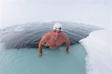 تحشيش الثقافي شاهد اغرب رجل يسبح في القطب الجنوبي