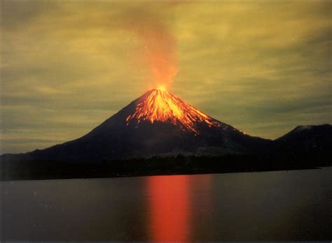 spectacular images  turrialba volcano eruption