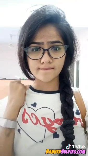shania 18 years college babe epic nude selfie on tiktok the