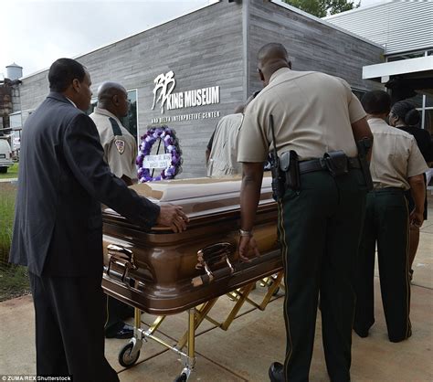 bb king viewing  held  funeral  mississippi daily mail