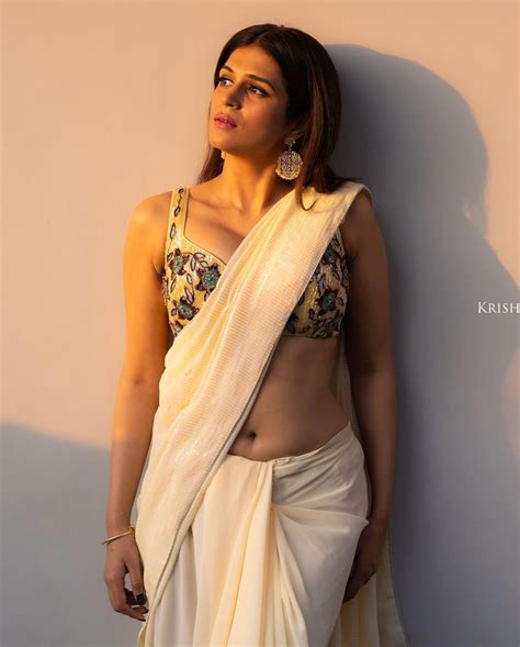 tollywood actress shraddha das exposing hot navel  saree shraddha das hot pics