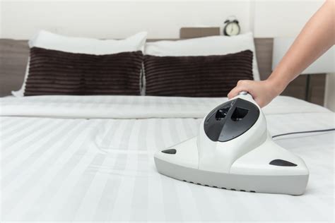 clean  mattress   vacuum