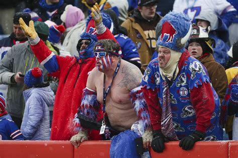 Jimmy Fallon Shows Funny Buffalo Bills Fan Signs Ahead Of Frigid Wild