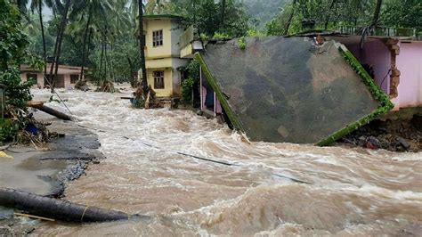 67 dead in kerala floods 1 5 lakh shifted to relief camps red alert in 12 districts