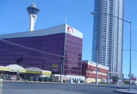 lucky dragon hotel casino    reopens  las vegas