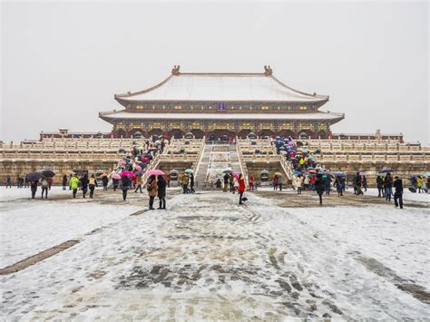 surprise snowstorm turns beijing  winter wonderland abc news