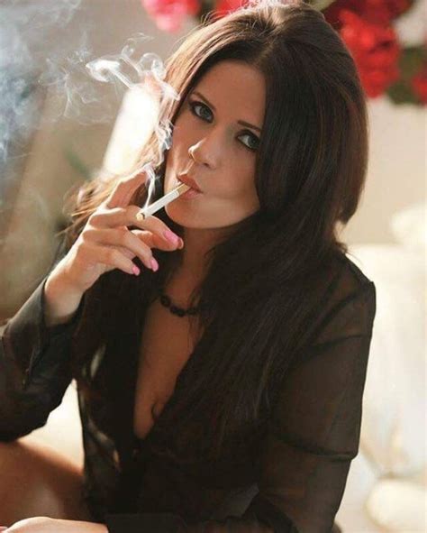 Ann Smoking Laddie4807