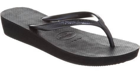 havaianas highlight wedge flip flop black rubber lyst