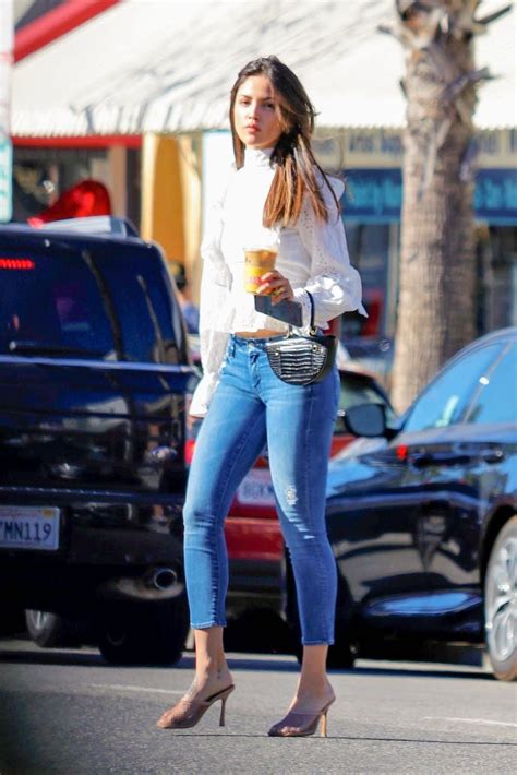 Eiza Gonzalez Out Without Makeup In Blue Jeans For Coffee