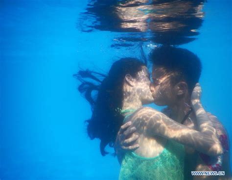 Underwater Kissing Contest Held In C China People S