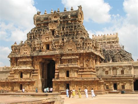 filebrihadeeswarar temple jpg wikipedia