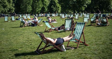 Bank Holiday Weekend Sees Brits Head To Beaches To Bask In The Sun