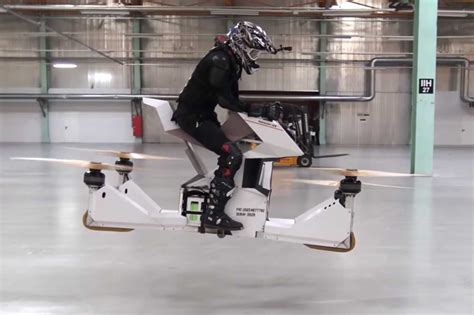 hoversurf une moto drone futuriste leben  deutschland fahrzeuge elektrisch