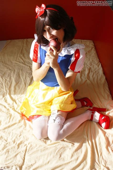 crossdress cosplay snow white and the horny poisoned apple 12 pics