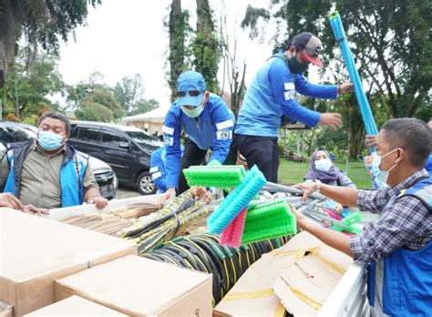 Membantu Korban Bencana Banjir Gunung Mas Jasa Marga Menyalurkan