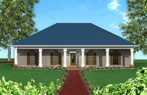 single story  bedroom classic southern home   hip roof house plan
