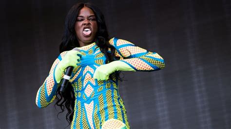 Azealia Banks Apologises On Facebook For Homophobia And Says Words