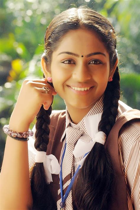 Cute Tamil Girl Aiswarya In Cue Teenage Dress Stills From