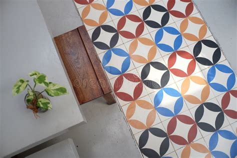 tegel kunci contemporary batik patterns   floor stock image image  brown design