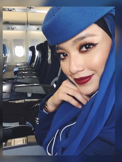 Foto Radiah Sarip Pramugari Cantik Berhijab Dari Saudia Airlines