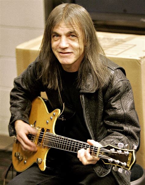 malcolm young    rhythm guitar player   world  rockperiod  contribution