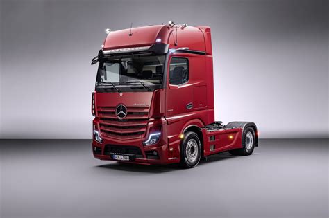 mercedes benz trucks predstavil novou verzi tahace actros  transport logistikacz