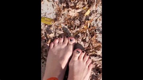 Giantess Femdom Leaf Barefoot Stomp Foot Fetish Black Toes Crush Fetish