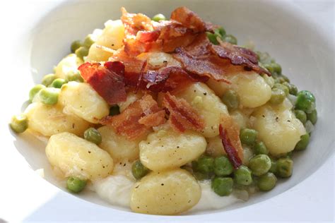 dining  cooking gnocchi  bacon green peas  creamy