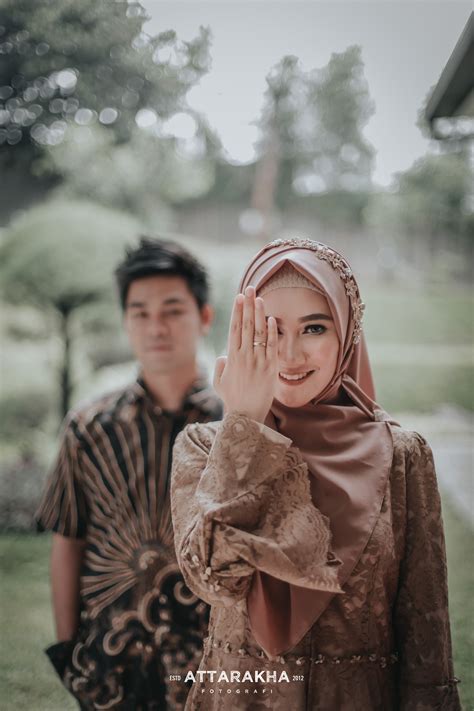 gaya foto pamer cincin tunangan terupdate