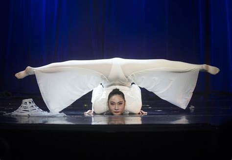 Contortionists Practice Unusual Art Form At Local Convention Las