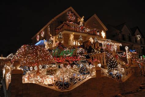 funny pictures 14 amazing christmas decorating houses