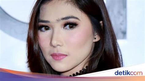 Foto 10 Artis Wanita Indonesia Dengan Bentuk Alis Paling Indah Foto 9