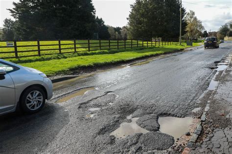 what causes potholes and why does the uk have so many