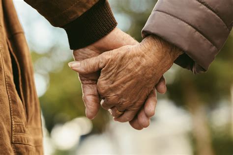 6 things you need to know about senior dating in 2019