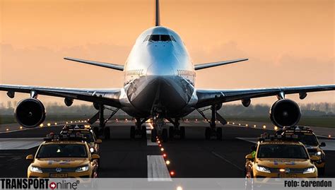 transport   laatste stukje voor boeing  van corendon