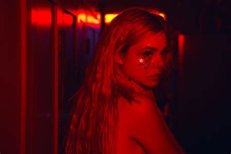 The Neon Demon Featurette With Nicolas Winding Refn And Elle Fanning