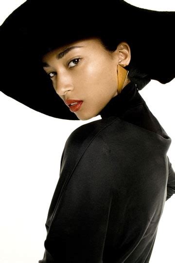 Beats Sneaks And Chic Chic Models On The Move Anais Mali