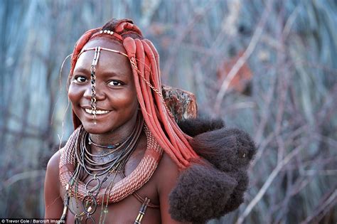 Namibia S Himba Tribe Pictured In Stunning Images Daily Mail Online