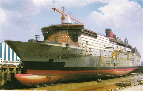 rms queen mary   largest ocean liner  built constructed   chantiers de