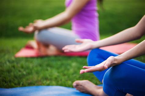 outdoor yoga  nyc  guide    open air classes