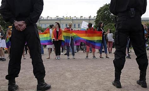 Putin Seeks Constitutional Ban On Same Sex Marriage Uk