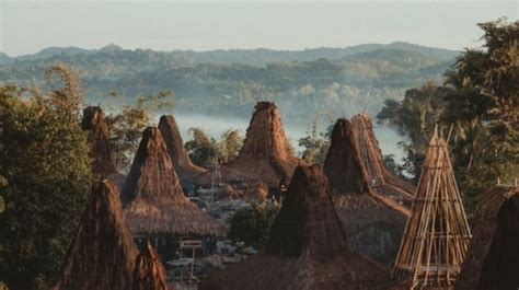 indahnya wisata budaya kampung adat praijing sumba