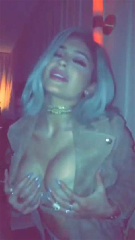 kylie jenner s boobs on snapchat ⋆ pandesia world