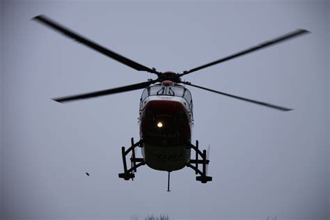 fliegende blaetter foto bild luftfahrt hubschrauber verkehr