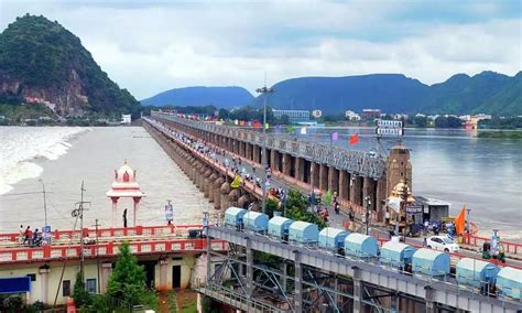 reservoir   built upstream  prakasam barrage
